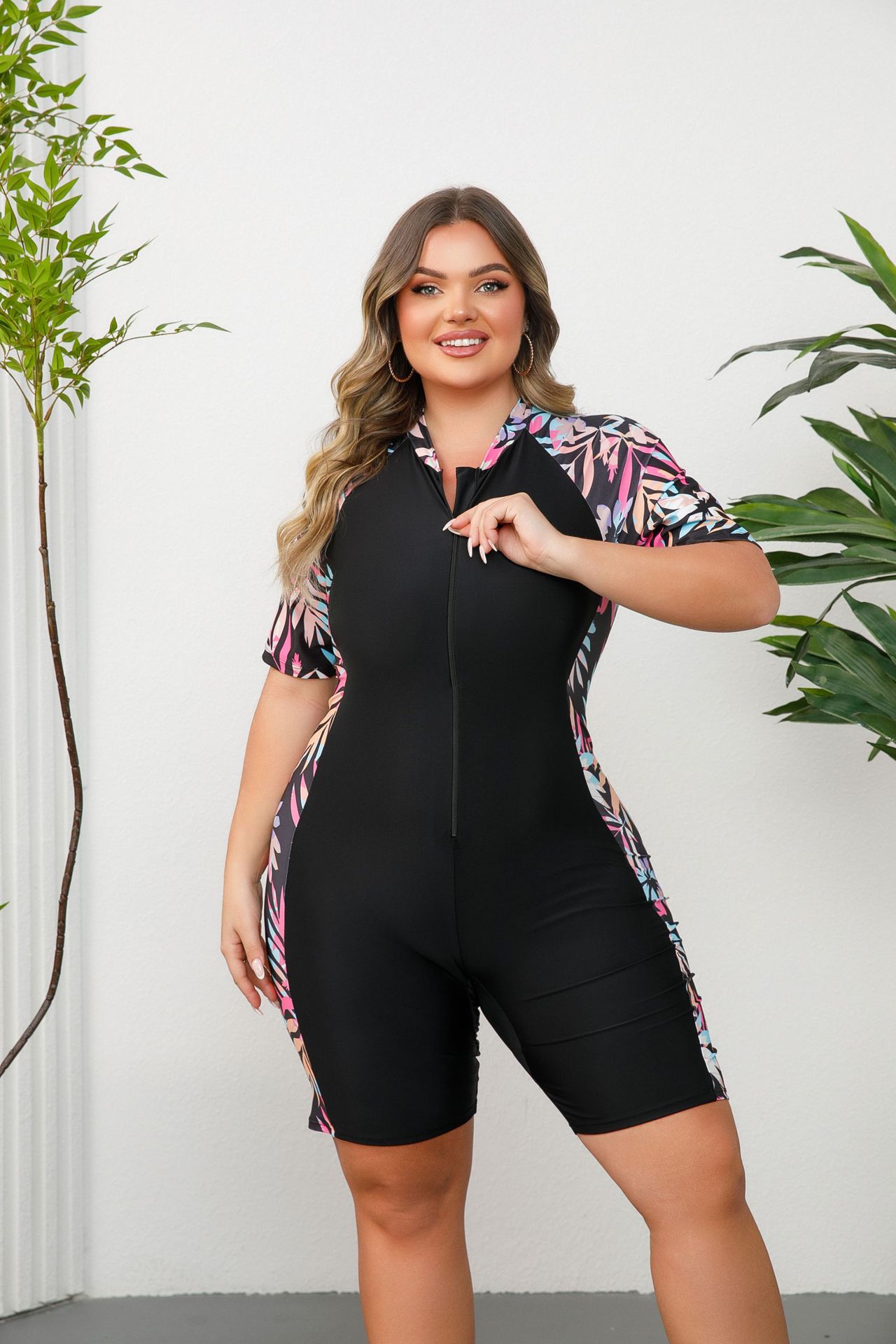 Plus Size Rash Guard Swimsuit Color Block Short Sleeve Zip-Up One Piece Swimwea